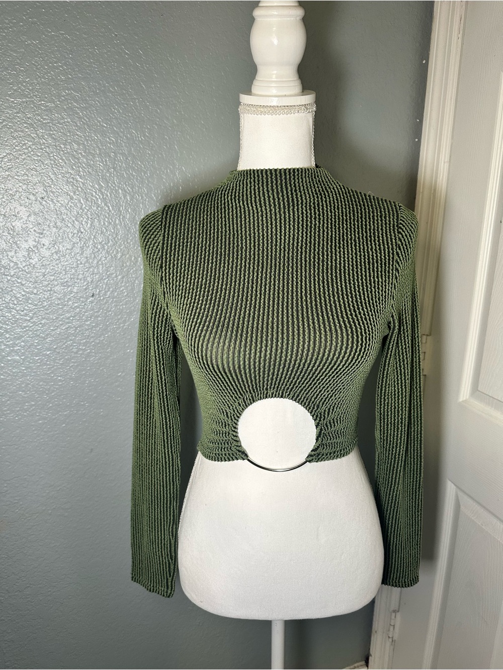 Cropped Olive Green Long-Sleeve Knit Top with Ring Detail